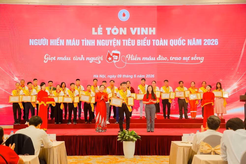 nguoi-hien-mau-chu-anh-tu-1.jpg