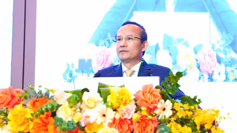 Thiếu tướng, Giáo sư, Tiến sĩ Lê Hữu Song – Giám đốc Bệnh viện Trung ương Quân đội 108 phát biểu khai mạc.