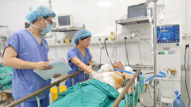 Bệnh nhân được phẫu thuật cấp cứu trong đêm.