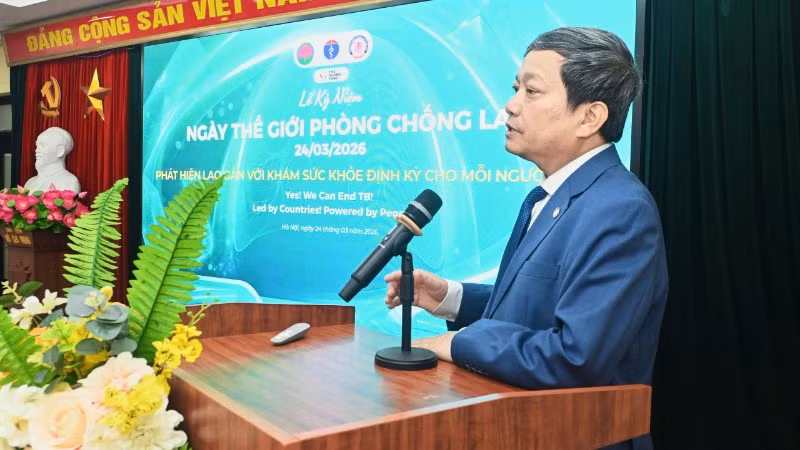 Tiến sĩ, bác sĩ Đinh Văn Lượng, Giám đốc Bệnh viện Phổi Trung ương, Trưởng Ban điều hành Chương trình chống lao Quốc gia chia sẻ tại chương trình. 