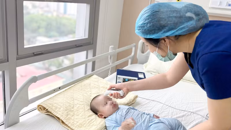 Trẻ dưới 5 tuổi là đối tượng có nguy cơ cao nhất do hệ miễn dịch chưa hoàn thiện.