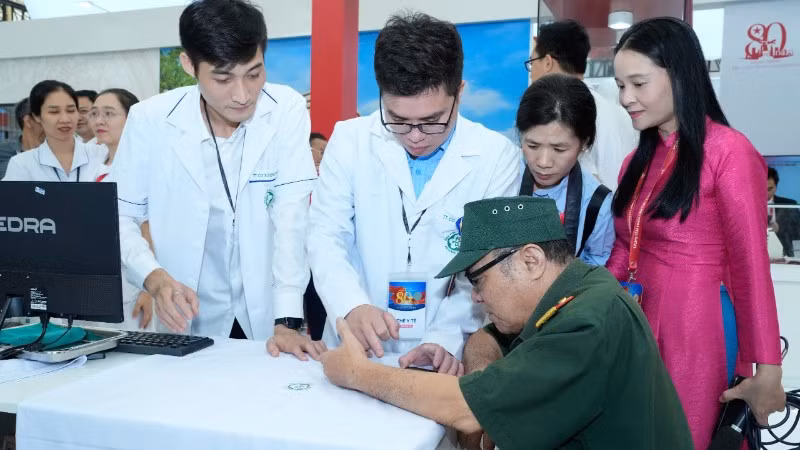 Khám bệnh miễn phí cho các cựu chiến binh. 