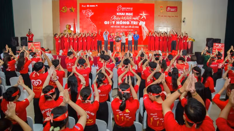 Toàn cảnh lễ khai mạc ngày hội "Giọt hồng tri ân".