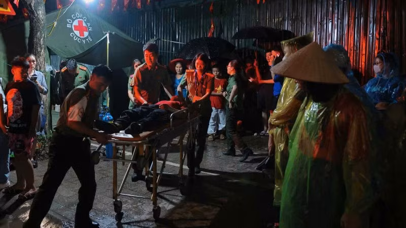 Kịp thời cấp cứu người dân gặp sự cố sức khỏe.