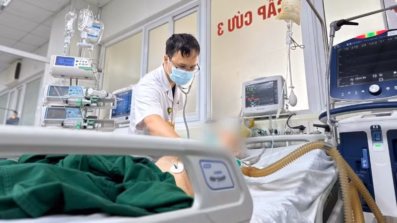 Bệnh nhân nằm điều trị tại Bệnh viện Bệnh Nhiệt đới Trung ương. 
