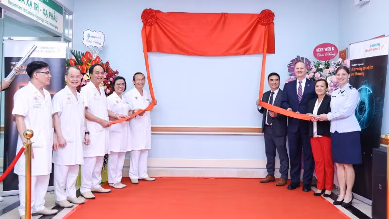 Khai trương Trung tâm Đào tạo Xạ trị-Xạ phẫu của Bệnh viện Trung ương Quân đội 108.