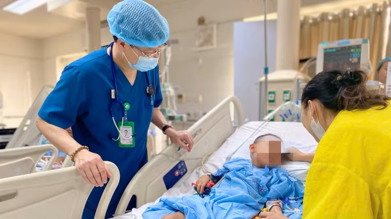 Bệnh nhi đang dần bình phục sức khỏe. 