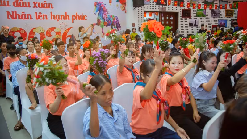 Với chủ đề “Đem ánh sáng nhân ái - Chạm nỗi niềm không tên” kỷ niệm ngày Thalassemia Thế giới, nhiều hoạt động hướng tới các vấn đề về tâm lý-xã hội của người bệnh, đặc biệt là chia sẻ với những nỗi niềm riêng của phụ nữ, trẻ em gái mắc bệnh tan máu bẩm sinh và những người mẹ có con bị bệnh.