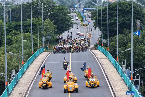 Các vận động viên tranh tài trên cung đường đặc trưng ở Cần Giờ. (Ảnh: Ban tổ chức cung cấp)