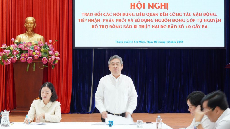 Đồng chí Nguyễn Phước Lộc, Phó Bí thư Thành ủy, Chủ tịch Ủy ban Mặt trận Tổ quốc Việt Nam Thành phố Hồ Chí Minh phát biểu tại Hội nghị.