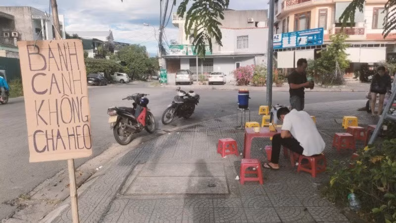 Thịt lợn và chế phẩm từ nó đã bị rút khỏi thực đơn nhiều hàng quán hơn một tháng nay.