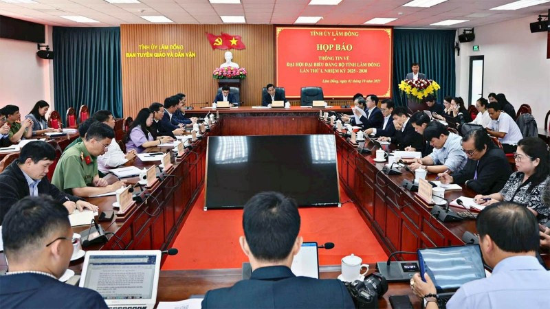 Quang cảnh họp báo thông tin về Đại hội đại biểu Đảng bộ tỉnh Lâm Đồng lần thứ I.