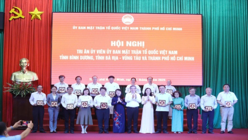 Ủy ban Mặt trận Tổ quốc Việt Nam Thành phố Hồ Chí Minh tri ân các cán bộ mặt trận.