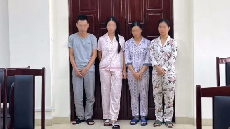 Khởi tố bị can và tạm giam bốn đối tượng về tội Sản xuất, buôn bán hàng giả là lương thực, thực phẩm.