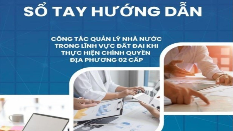 Sổ tay hướng dẫn công tác quản lý đất đai giúp chính quyền cấp tỉnh, cấp xã triển khai hiệu quả các nhiệm vụ khi thực hiện mô hình chính quyền địa phương 2 cấp. (Ảnh: TRƯỜNG GIANG/Báo Nhân Dân)