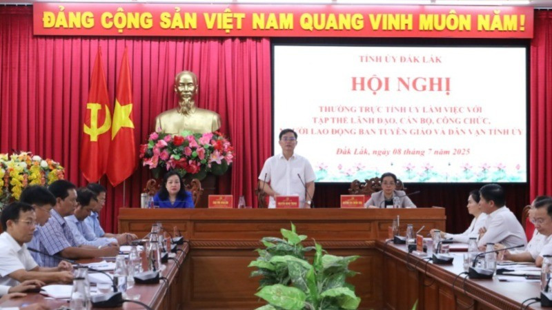 Thường trực Tỉnh ủy Đắk Lắk làm việc với Ban Tuyên giáo và Dân vận Tỉnh ủy.