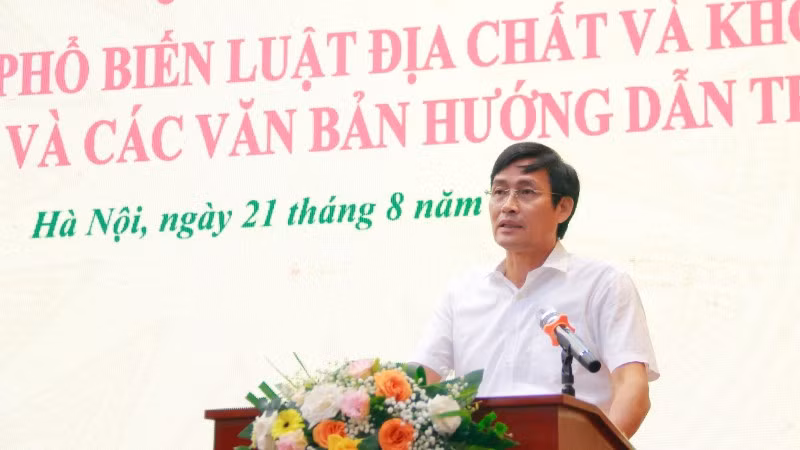 Thứ trưởng Nông nghiệp và Môi trường Trần Quý Kiên phát biểu tại hội nghị.