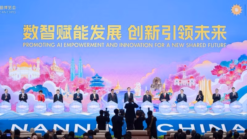 Phó Chủ tịch Trung Quốc Hàn Chính và lãnh đạo các nước ấn nút chính thức khai mạc Hội chợ CAEXPO và Hội nghị CABIS lần thứ 22.