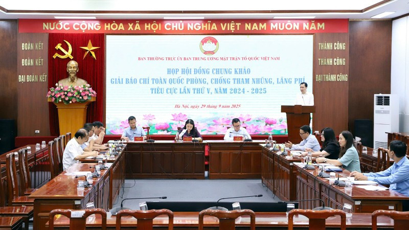 Toàn cảnh buổi họp.