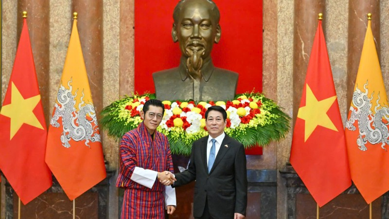 Chủ tịch nước Lương Cường hội đàm với Quốc vương Bhutan Jigme Khesar Namgyel Wangchuck. (Ảnh: THỦY NGUYÊN)