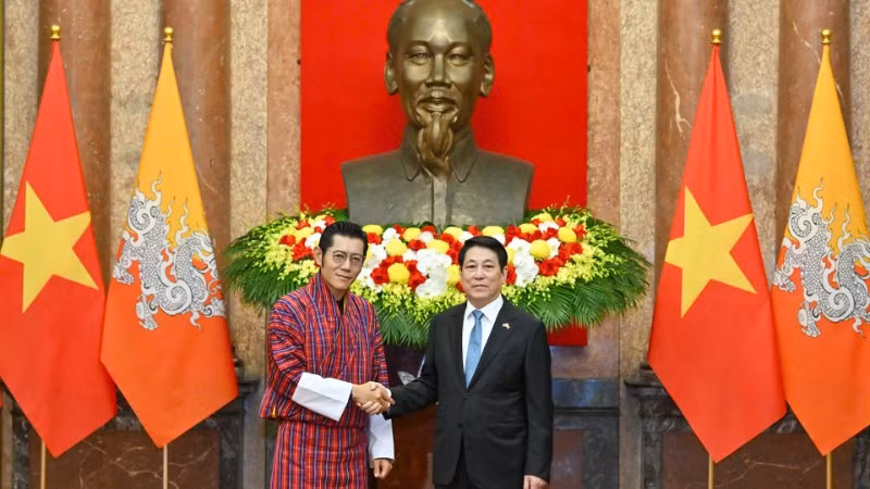 Chủ tịch nước Lương Cường hội đàm với Quốc vương Bhutan Jigme Khesar Namgyel Wangchuck. (Ảnh: THỦY NGUYÊN)