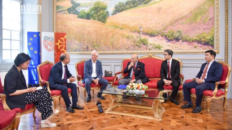 Mối quan hệ lâu đời giữa Toulouse và Hà Nội bắt đầu từ năm 1975, với việc những chiếc máy bay Airbus đầu tiên được bán cho Việt Nam, đặt nền móng cho mối quan hệ hợp tác đa dạng giữa hai nước. (Ảnh: MINH DUY)