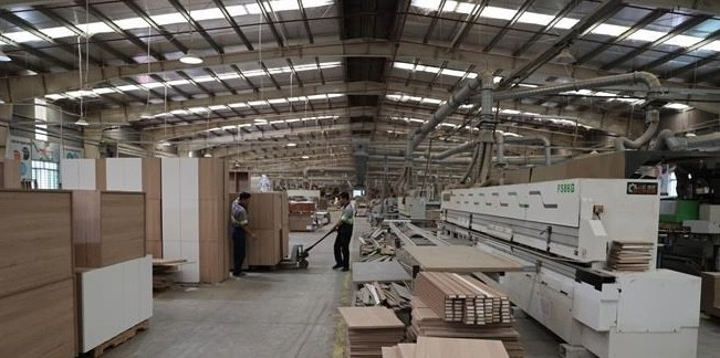 Một tín hiệu tốt đối với các doanh nghiệp xuất khẩu đồ nội thất sang Mỹ khi ngày 31/12/2025, Tổng thống Mỹ Donald Trump đã thông báo việc hoãn kế hoạch tăng thuế đối với một số mặt hàng nội thất nhập khẩu trong 1 năm. (Ảnh minh họa: TTXVN)