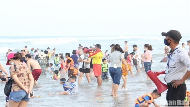 Đà Nẵng nhân rộng mô hình “Phối hợp tuần tra đảm bảo an ninh trật tự du lịch biển” nhằm góp phần đảm bảo an toàn, an ninh trật tự, mang lại bình yên cho người dân, du khách. (Ảnh: ANH ĐÀO)