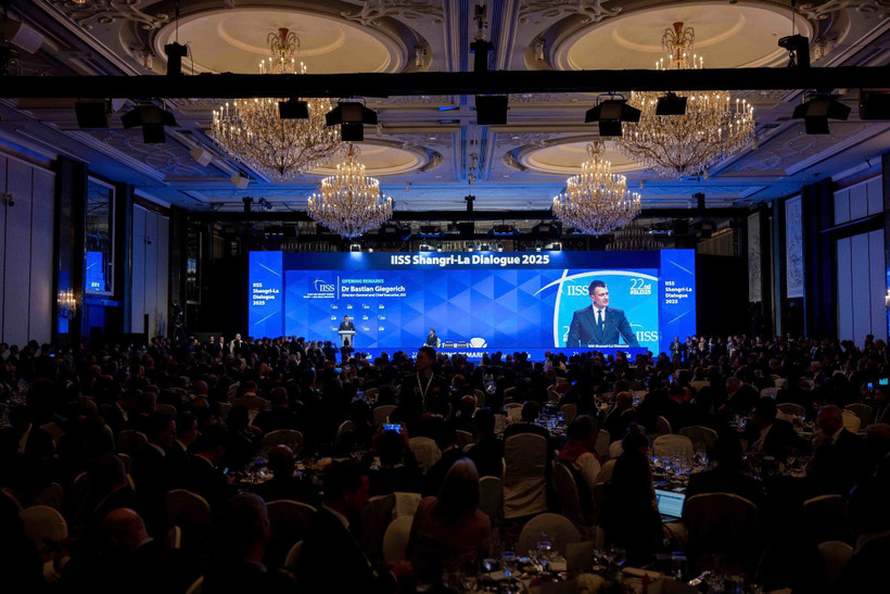 Quang cảnh một phiên họp tại Đối thoại Shangri-La lần thứ 22 ở Singapore. (Ảnh IISS)