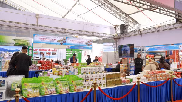 Hơn 150 doanh nghiệp tham gia Hội chợ Thương mại quốc tế Việt-Trung lần thứ 25.