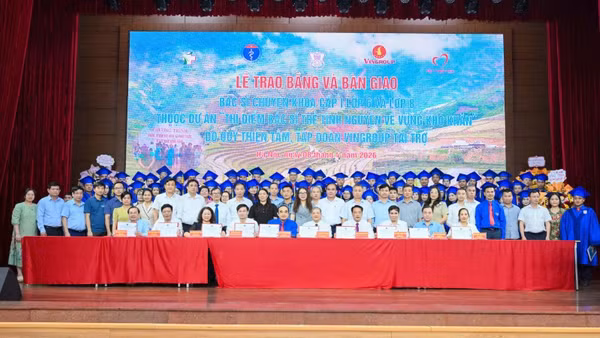 Lễ trao bằng và bàn giao bác sĩ chuyên khoa cấp I thuộc Dự án "Bác sĩ trẻ tình nguyện về vùng khó khăn".