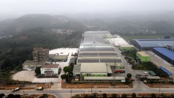 Việc đầu tư điện mặt trời mái nhà giúp giảm chi phí điện năng, hướng tới sử dụng năng lượng bền vững.