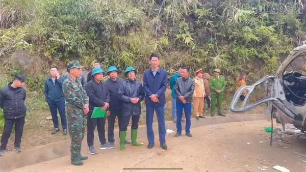 Phó Chủ tịch Thường trực Ủy ban nhân dân tỉnh Lào Cai Nguyễn Thế Phước trực tiếp đến hiện trường chỉ đạo công tác khắc phục hậu quả.