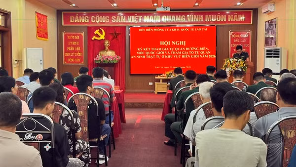 Quang cảnh hội nghị ký kết tự quản đường biên, mốc quốc giới.