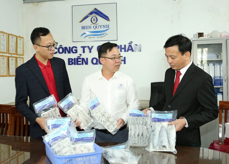 Agribank chủ động và tích cực triển khai các chương trình tín dụng ưu đãi hỗ trợ khách hàng. phan21880.jpg