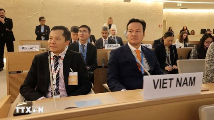 Đại sứ Mai Phan Dũng - Trưởng Phái đoàn Việt Nam tại Geneva tham dự phiên khai mạc Hội đồng Nhân quyền Liên hợp quốc khóa 58. (Ảnh: ANH HIỂN/TTXVN)