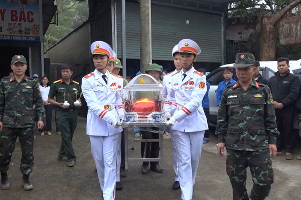 [Video] Hành trình đưa hai liệt sĩ trở về từ đỉnh đèo Pha Đin