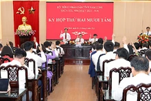 Hội đồng nhân dân tỉnh Nam Định khoá XIX, nhiệm kỳ 2021-2026 biểu quyết thông qua các nghị quyết tại kỳ họp thứ 28.