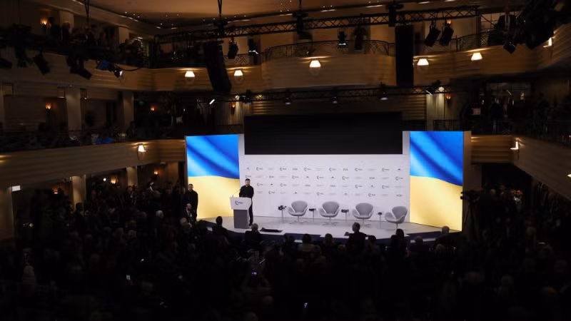 Tổng thống Ukraine Volodymyr Zelensky phát biểu tại Hội nghị An ninh Munich 2026. (Ảnh: TÂN HOA XÃ)