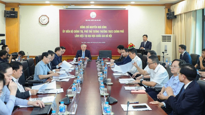 Quang cảnh buổi làm việc. 