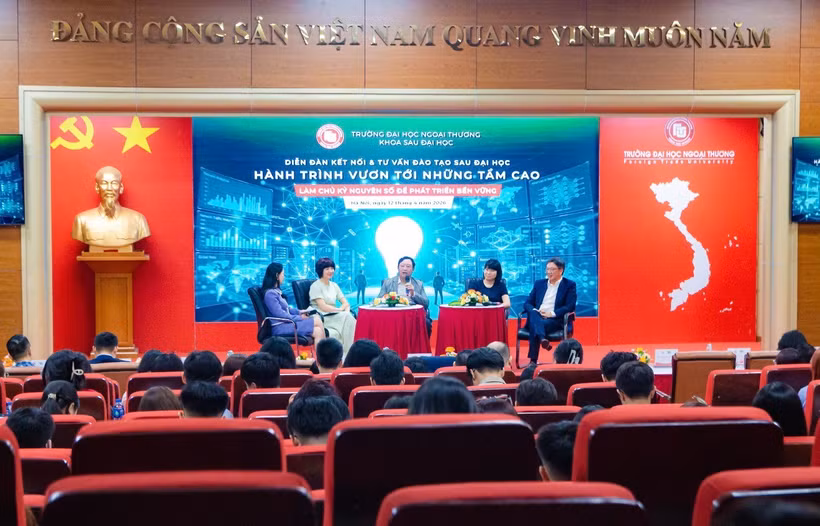 Quang cảnh diễn đàn kết nối và tư vấn đào tạo sau đại học.