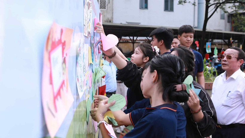Học sinh Trường trung học phổ thông Lê Lợi (Phường Hà Đông, Hà Nội) chia sẻ ước mơ của mình. 