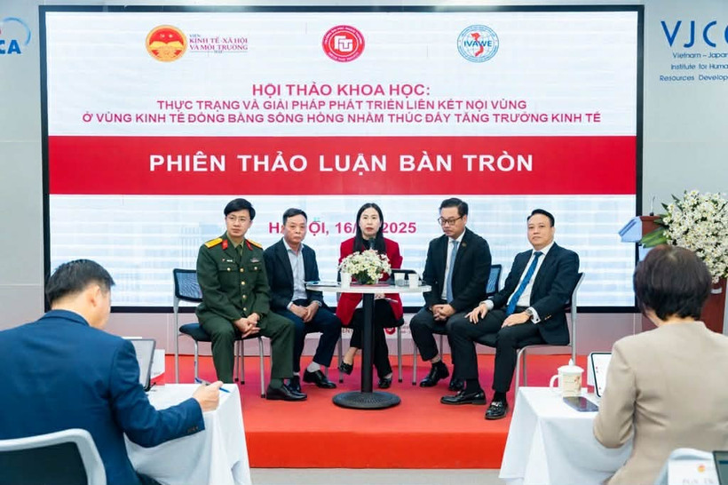 Phiên thảo luận bàn tròn được chủ trì bởi Phó Giáo sư, Tiến sĩ Đinh Thị Nga, Phó Viện trưởng Viện Kinh tế-xã hội và Môi trường.