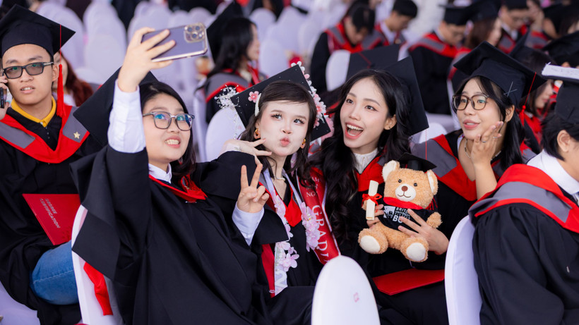 Trường đại học Anh Quốc Việt Nam vinh danh hơn 600 tân cử nhân và thạc sĩ.