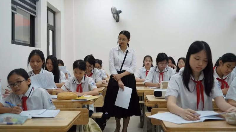 Giờ học của cô giáo và học sinh Trường trung học cơ sở Giảng Võ. (Ảnh: THẾ ĐẠI)