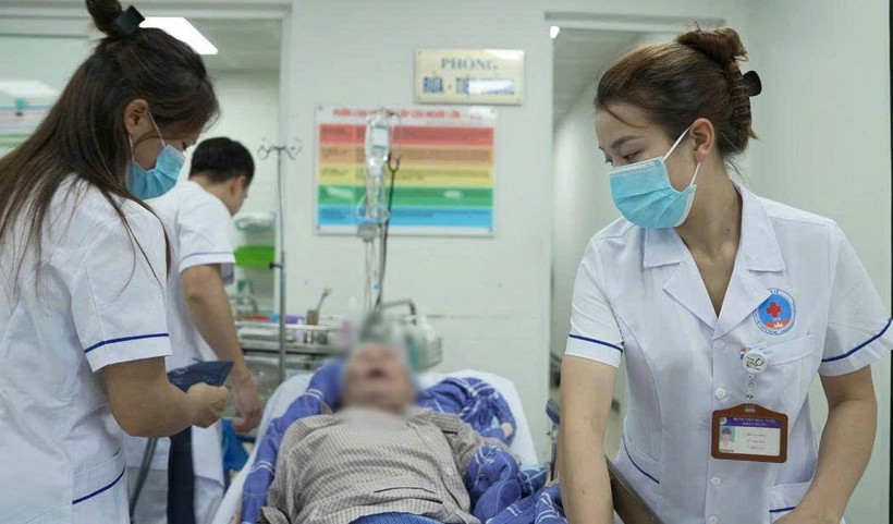 Các cơ sở y tế trực cấp cứu 24/24, bảo đảm công tác khám, chữa bệnh mùa mưa bão. (Ảnh: THÚY QUỲNH)