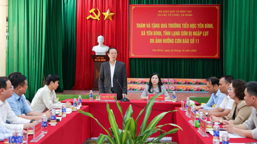 Thứ trưởng Thường trực Giáo dục và Đào tạo Phạm Ngọc Thưởng phát biểu tại buổi làm việc.