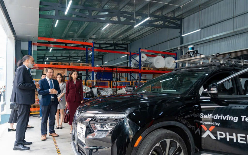 Ngài Amandeep Singh Gill, Phó Tổng Thư ký Liên hợp quốc tham quan xưởng tích hợp và thử nghiệm Phenikaa-X.