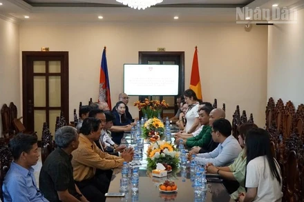 Các doanh nghiệp chia sẻ nhiều kinh nghiệm thực tiễn quý báu tại cuộc gặp. (Ảnh: ĐINH TRƯỜNG)