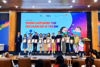 Đại diện một số tổ chức thành viên sáng lập Mạng lưới DCCC ra mắt.